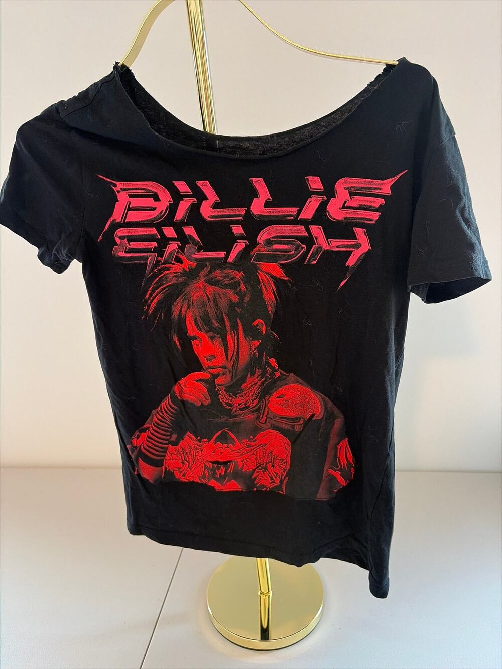 Billie Eilish off shoulder